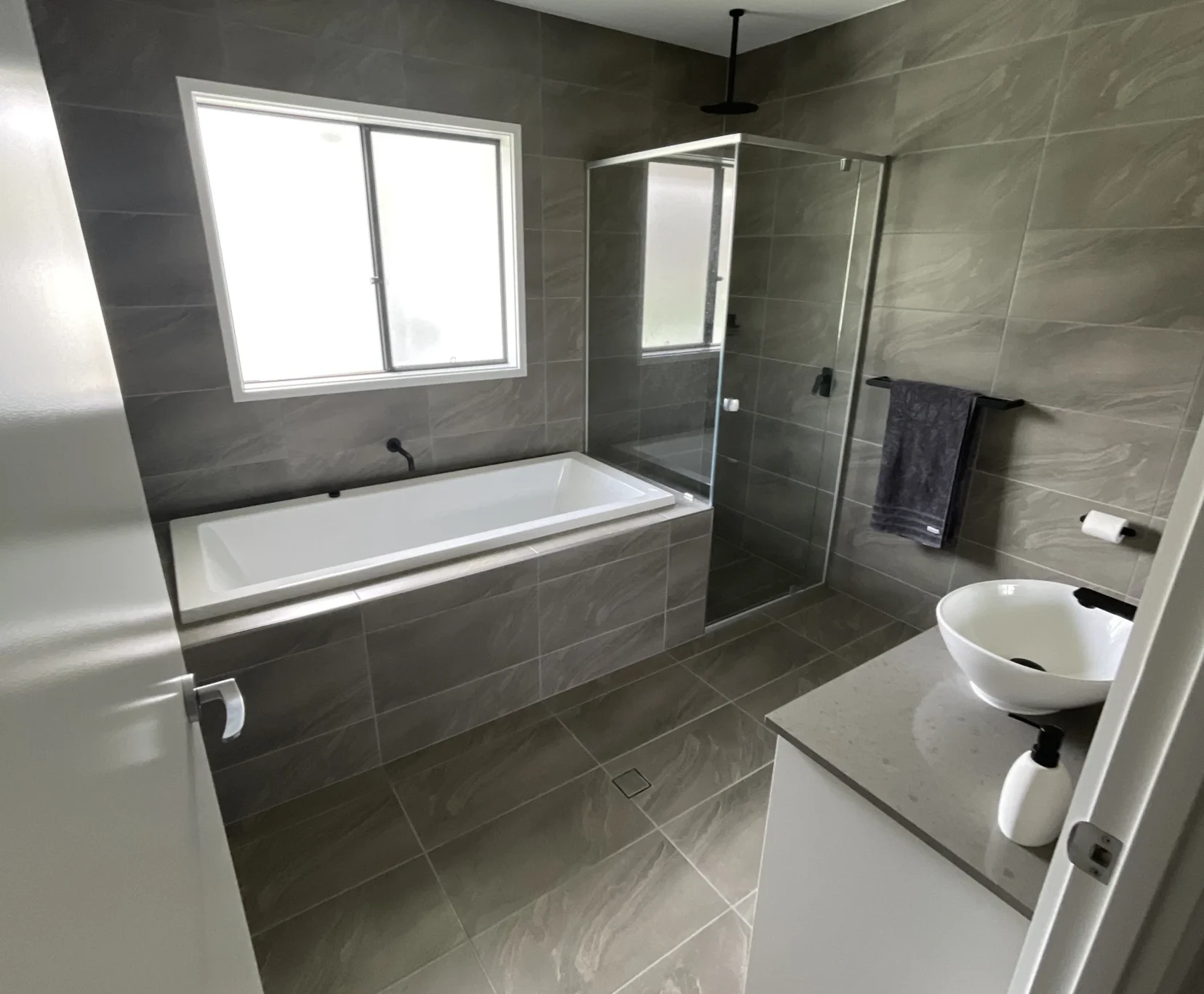 Private room with shared bathroom - student accommodation in Australia