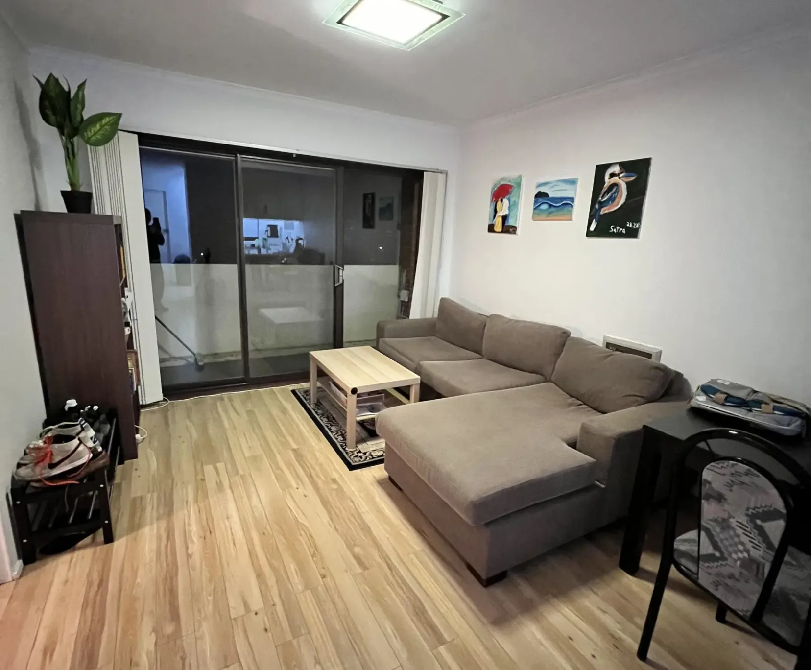 Private room with shared bathroom - student accommodation in Australia