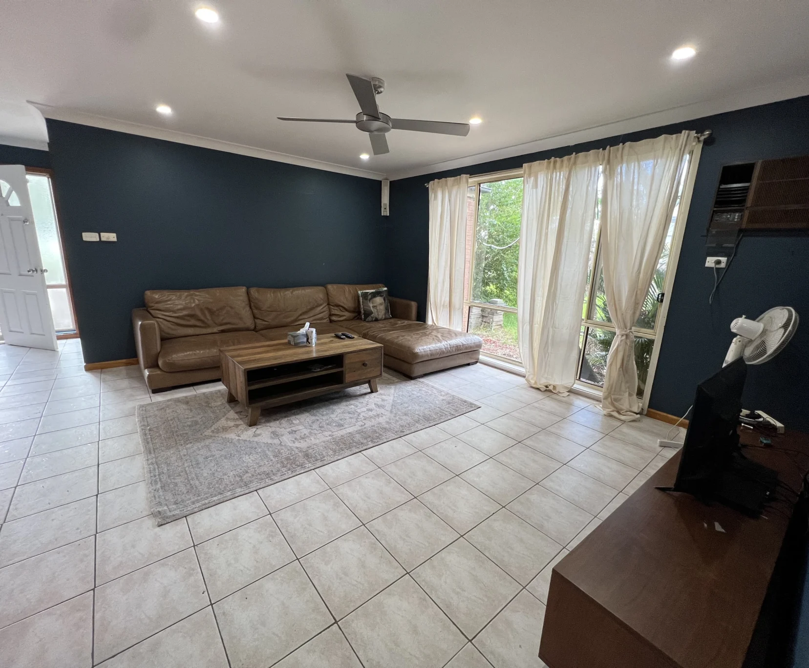 Private room with shared bathroom - student accommodation in Sydney