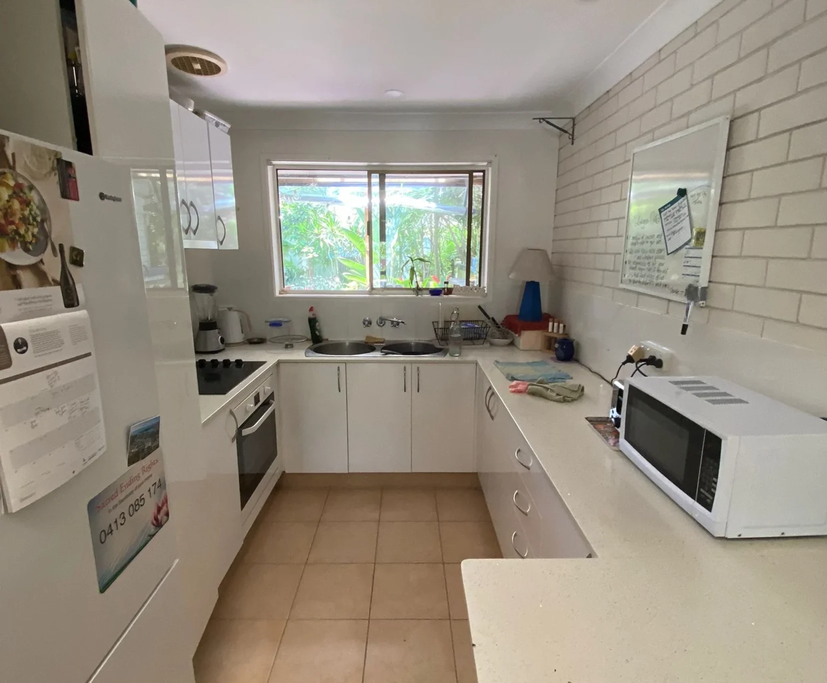 Private room with shared bathroom - student accommodation in Australia