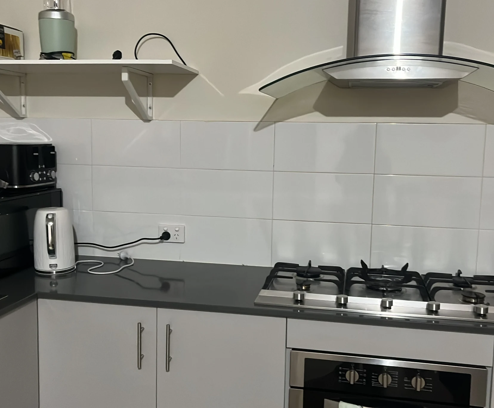 Private room with shared bathroom - student accommodation in Australia