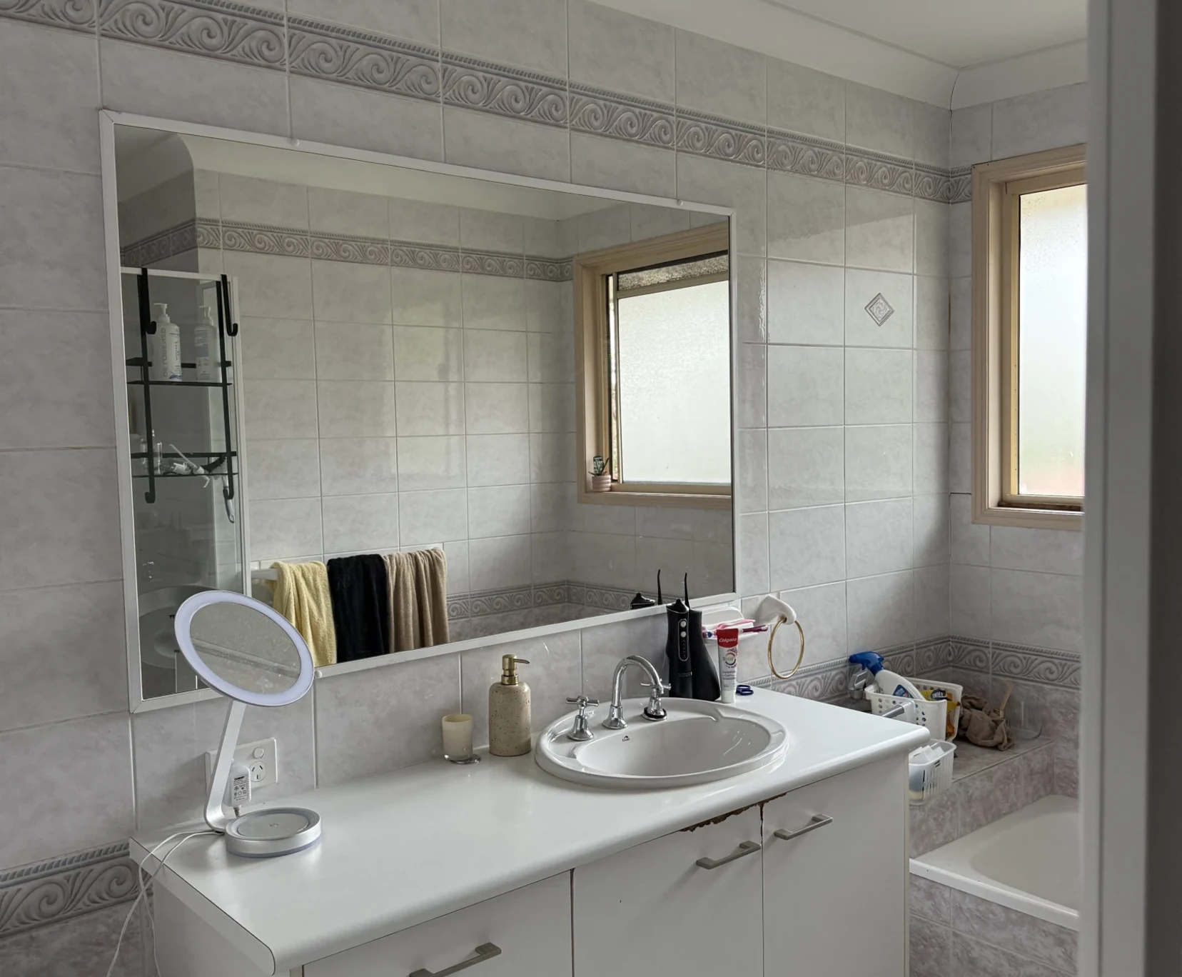 Private room with shared bathroom - student accommodation in Australia