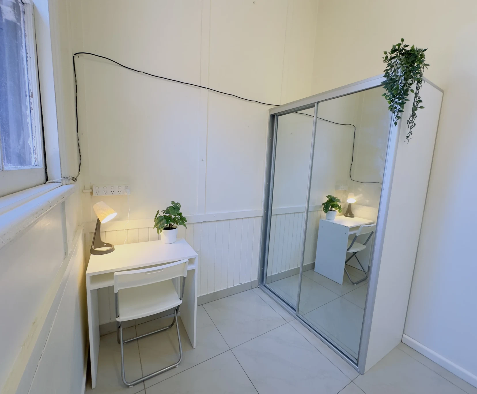 Private room with shared bathroom - student accommodation in Sydney