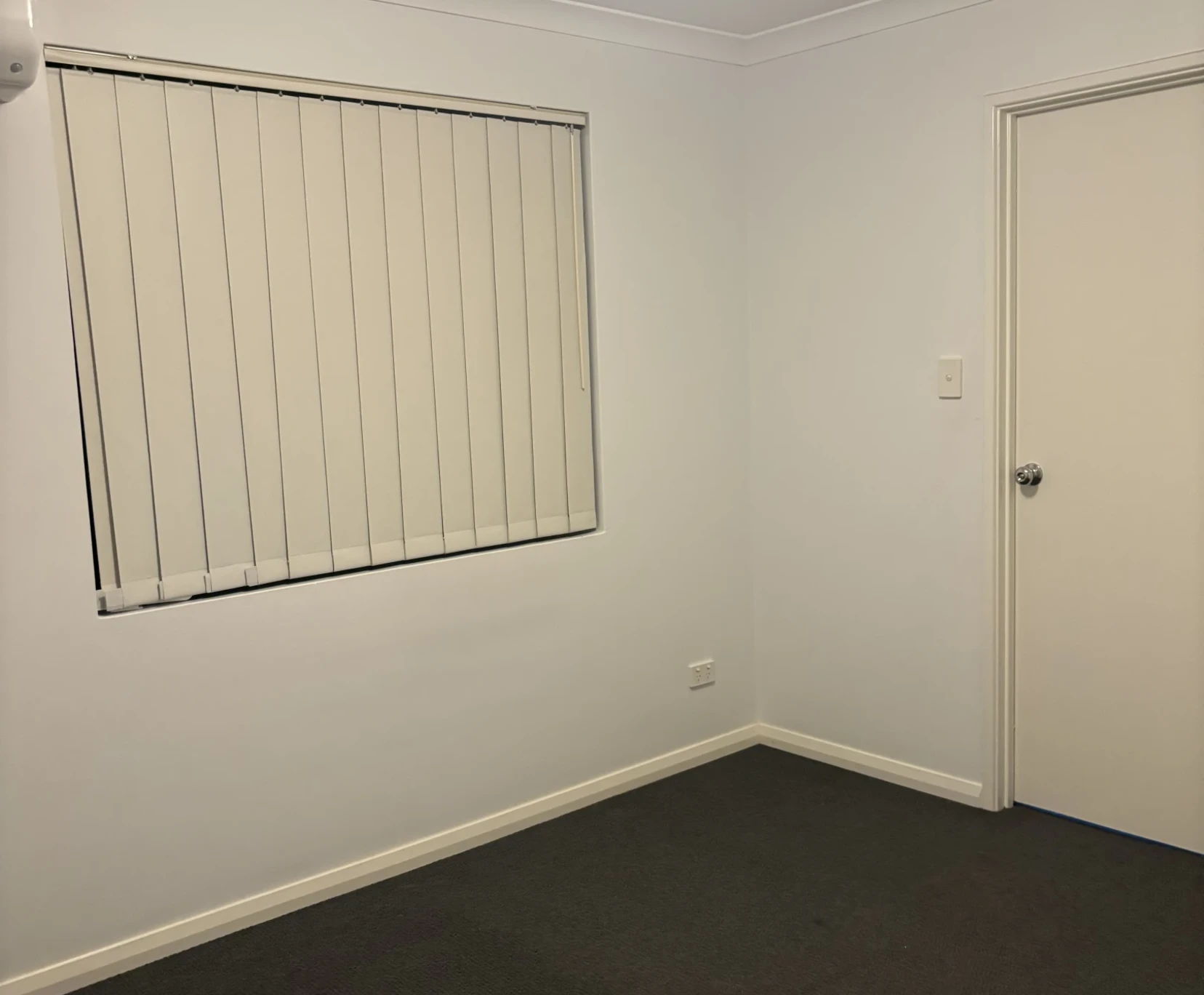 Private room with shared bathroom - student accommodation in Australia