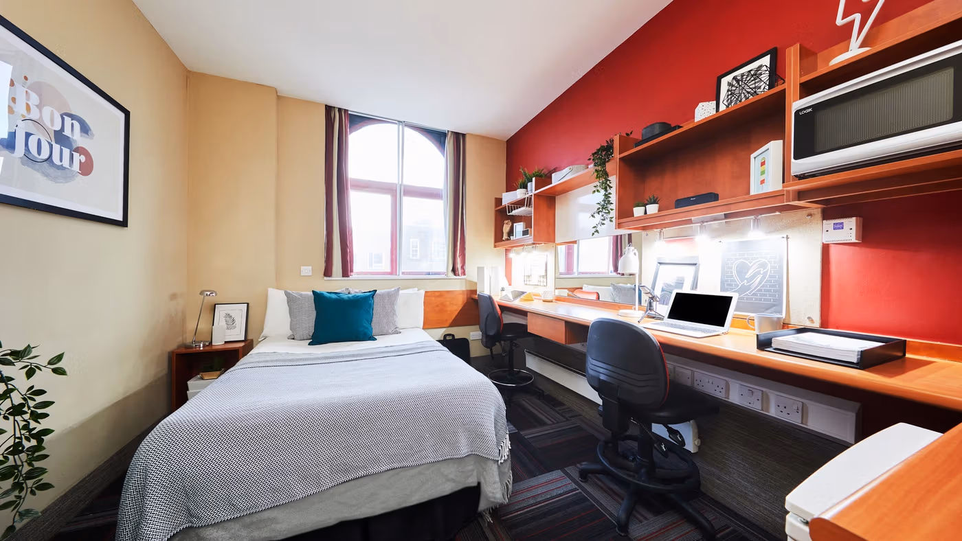 Deluxe Double Studio - student accommodation in Coventry